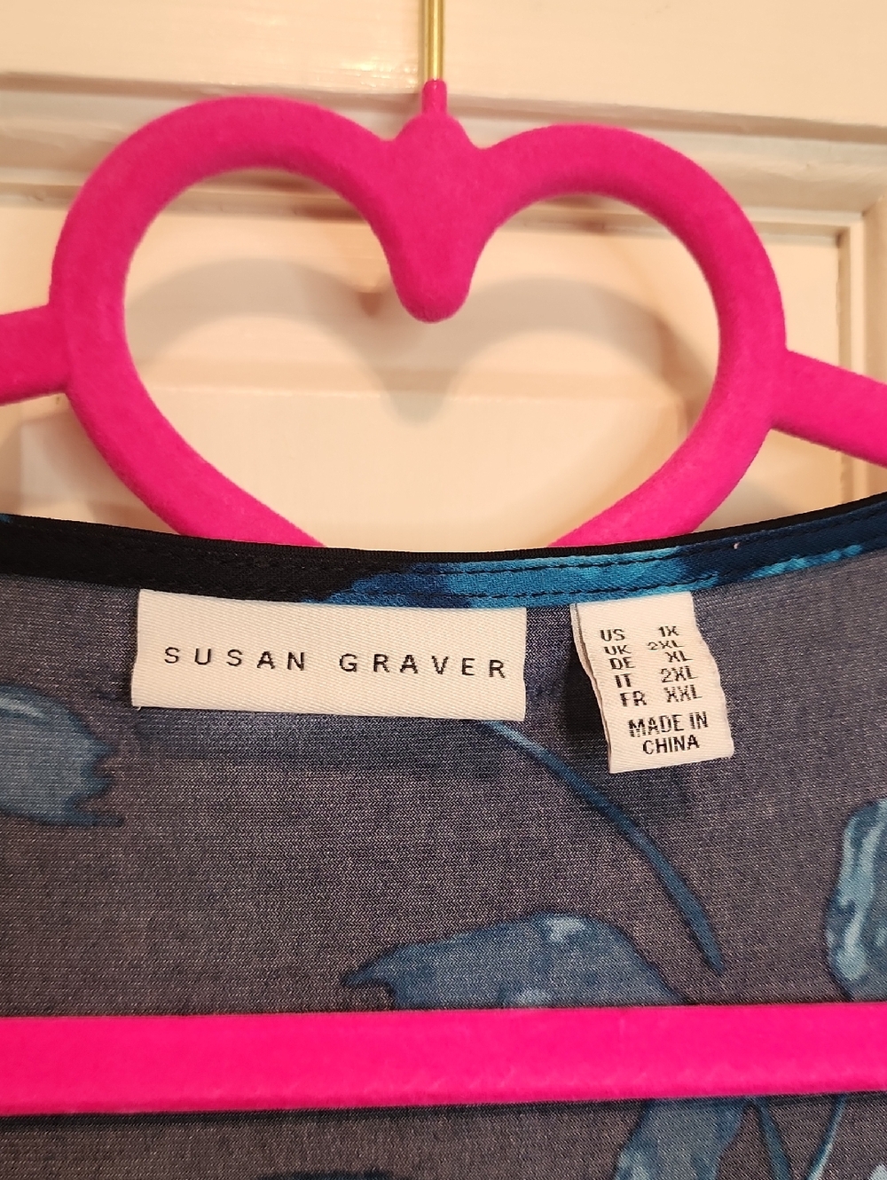 SUSAN GRAVER Women’s ROYAL Blue on Black Floral Scoop Neck Top 3/4 Sleeve - Picture 2 of 6
